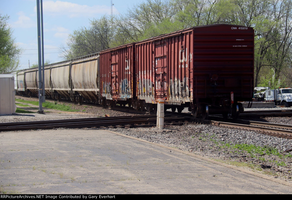 Straddling the CN(IC)/CSX diamond